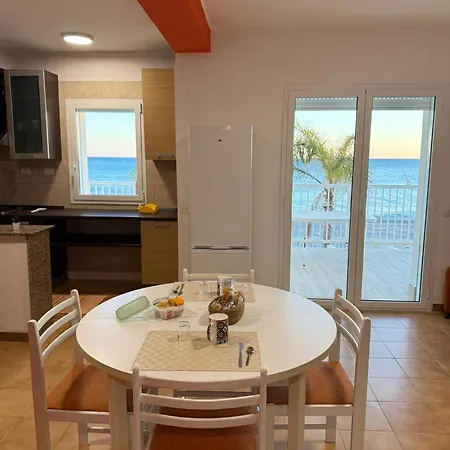 San Lorenzo Beachfront Con Veranda Vista Mare 5 Posti * Marina di San Lorenzo