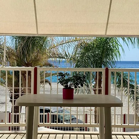 San Lorenzo Beachfront Con Veranda Vista Mare 5 Posti Appartement Marina di San Lorenzo